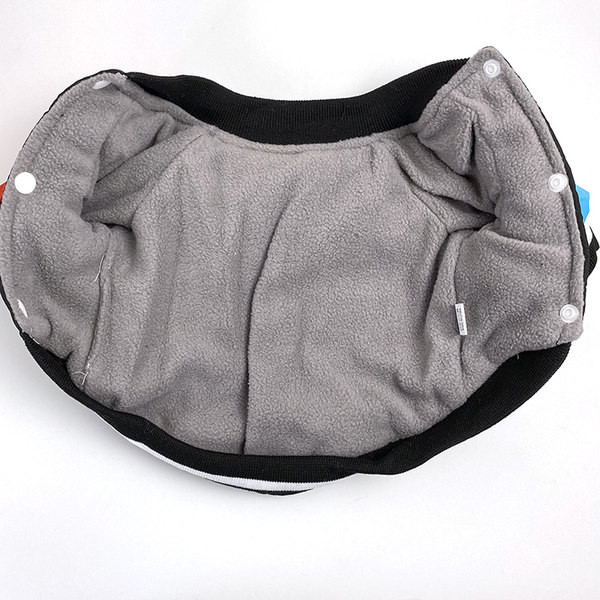 Jacheta pentru caini in trei culori si aplicatie