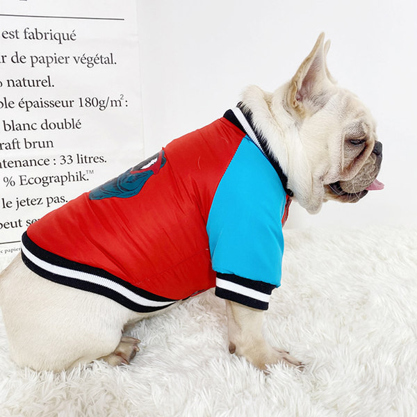 Jacheta pentru caini in trei culori si aplicatie