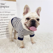 Bluză în dungi pentru câini cu emblemă