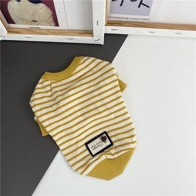 Bluză în dungi pentru câini cu emblemă