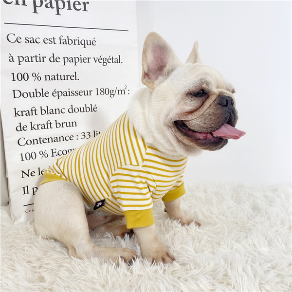 Bluză în dungi pentru câini cu emblemă