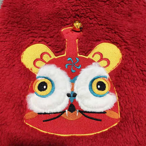 Haine pentru câini de pluș cu broderie