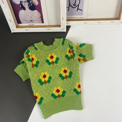 Moodne lukuga vest lillemustriga koertele