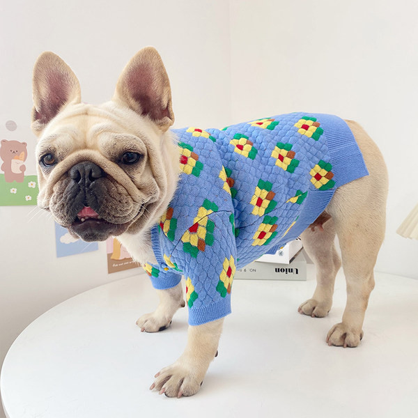 Moodne lukuga vest lillemustriga koertele