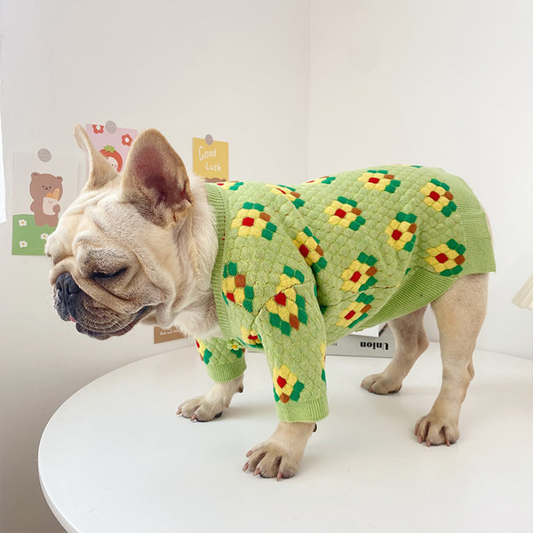 Moodne lukuga vest lillemustriga koertele