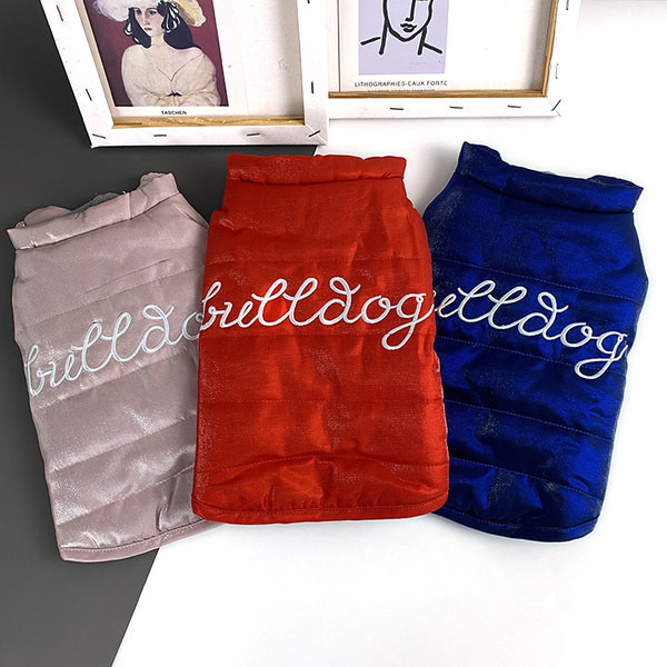 Stiilne nööpidega koerapolsterdatud vest