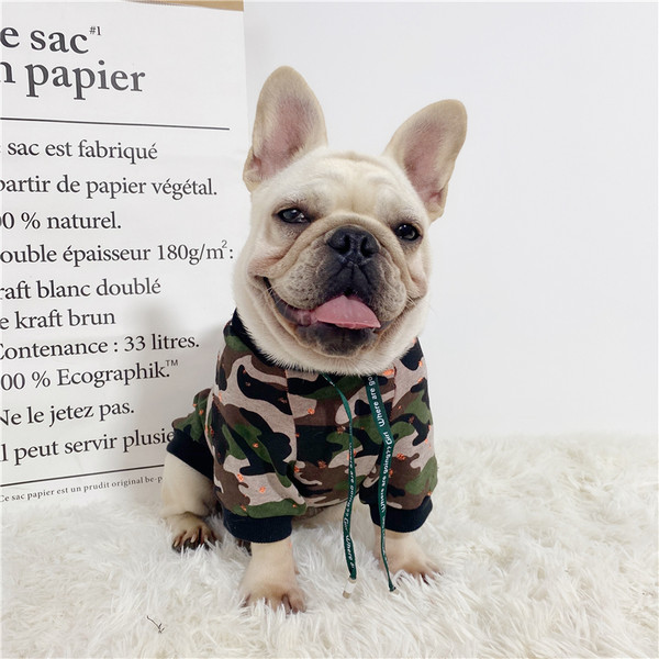 Kamuflaažimustriga ja kapuutsiga puuvillane pluus koertele