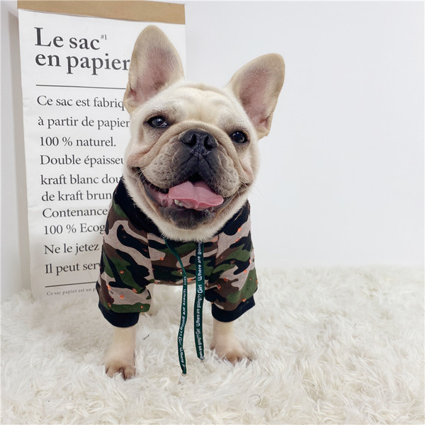 Kamuflaažimustriga ja kapuutsiga puuvillane pluus koertele