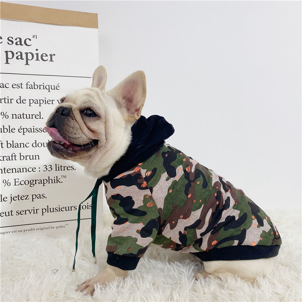 Kamuflaažimustriga ja kapuutsiga puuvillane pluus koertele