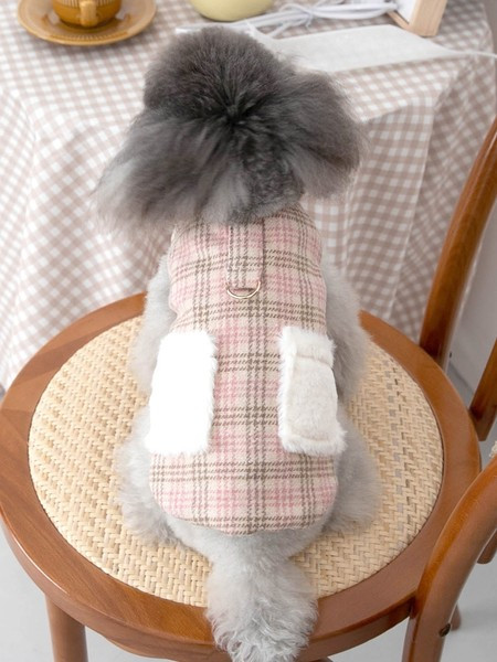 Ruuduline sulevoodriga vest koertele