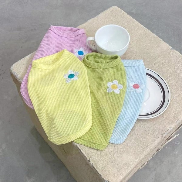 Mitmes värvitoonis tikandiga kevadkardigan