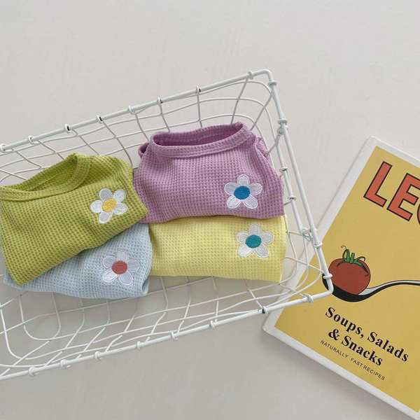 Mitmes värvitoonis tikandiga kevadkardigan