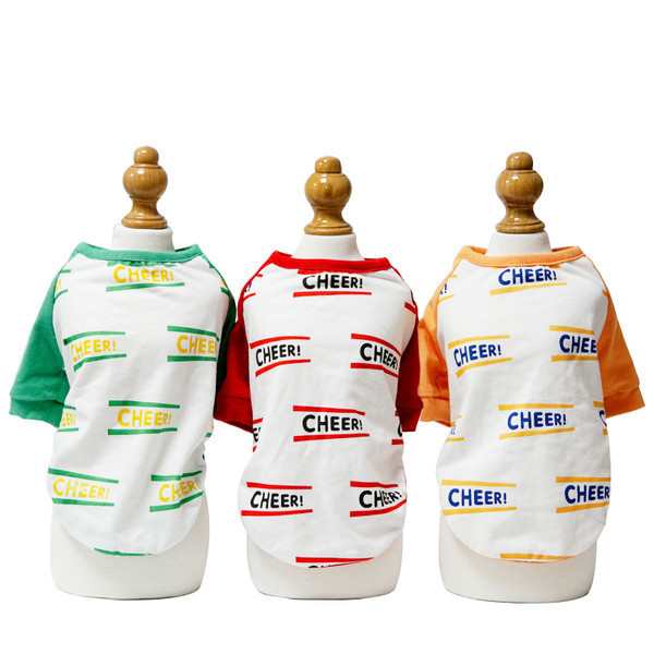 Moodne koerte T-särk kirjaga