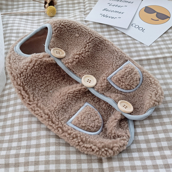 Sulevest koeranööpidega