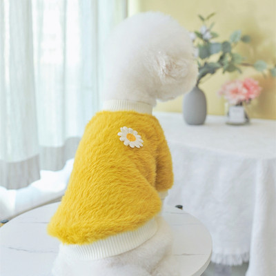 Bluză modernă de pluș cu o floare pentru câini