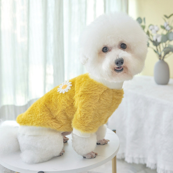Bluză modernă de pluș cu o floare pentru câini