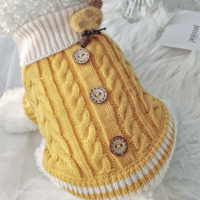 Kootud nööpidega vest koertele