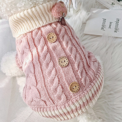 Kootud nööpidega vest koertele