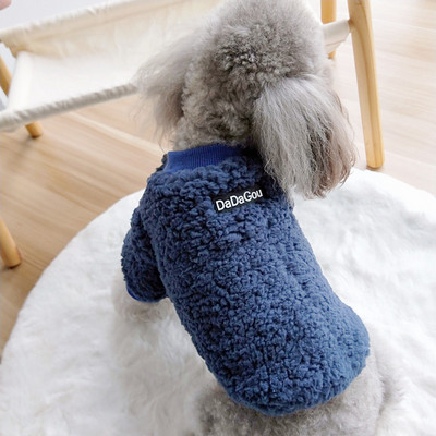 Polaarkoera riided embleemiga