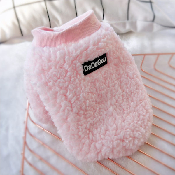 Polaarkoera riided embleemiga