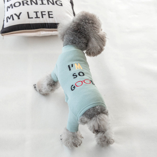 Koerale kirjaga riided