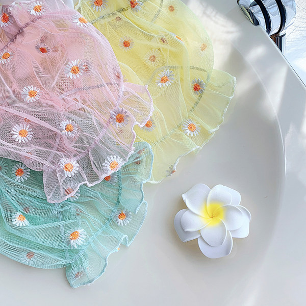 Moodne tikandiga hülgerõivas koerale