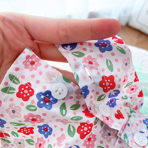 Moodne lillemustriga koerakleit