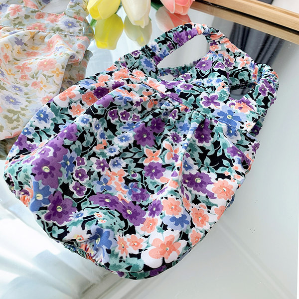 Stiilne lillemustriga kleit koertele