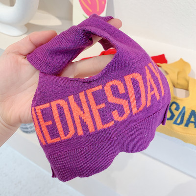 Kaasaegsed salli ja kirjaga koerariided