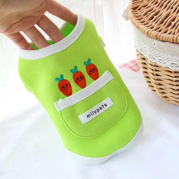 Tasku ja tikandiga pluus koertele