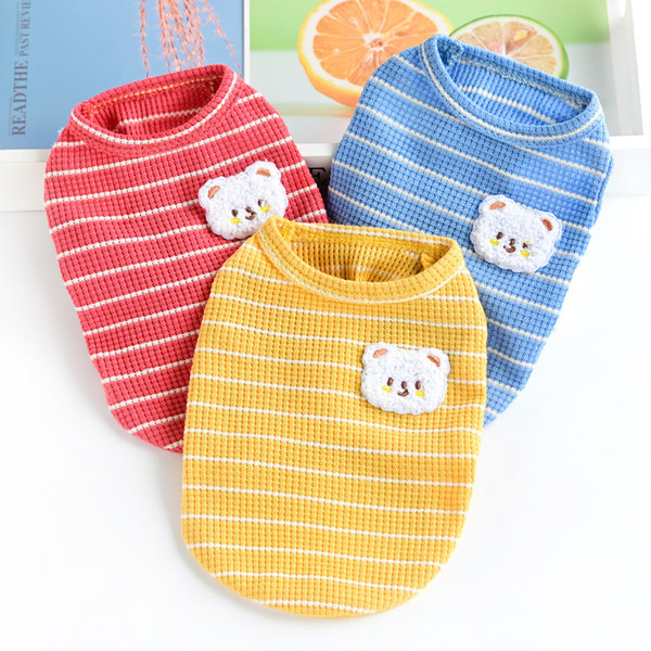 Aplikatsiooniga triibuline pluus koertele