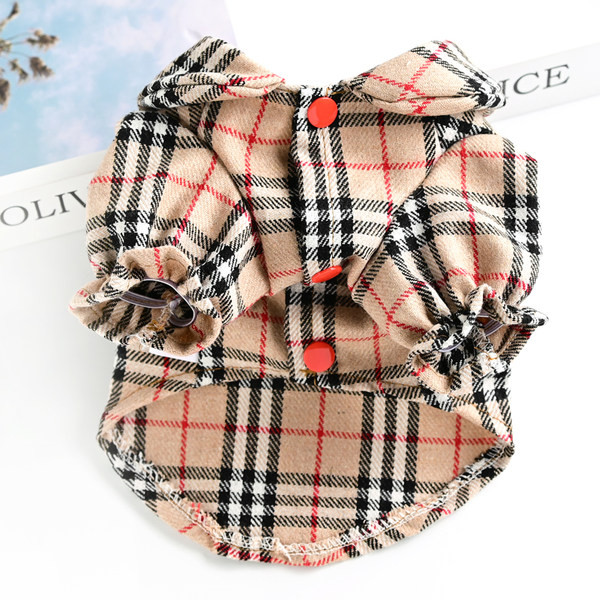 Embleemiga ruuduline särk koertele