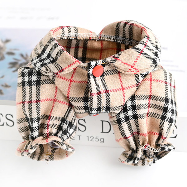 Embleemiga ruuduline särk koertele