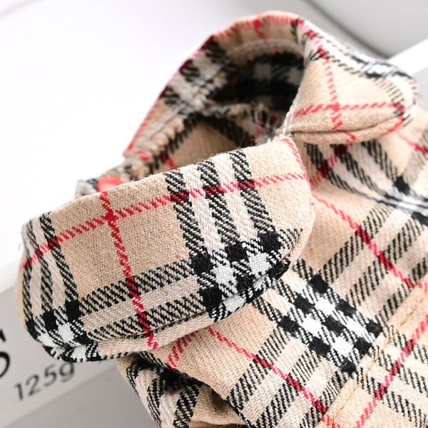 Embleemiga ruuduline särk koertele