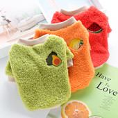 Moodne koerte pehme tikandiga pluus