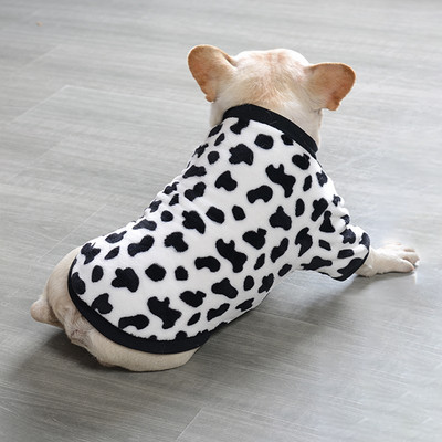 Moodne plüüsmantel koertele