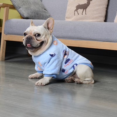 Moodne plüüsmantel koertele