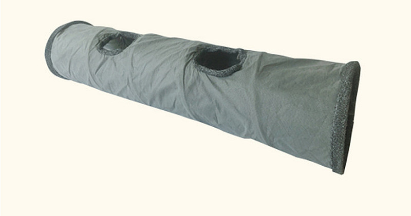 Kahes värvitoonis tunnel kassidele koos rippuva mänguasjaga