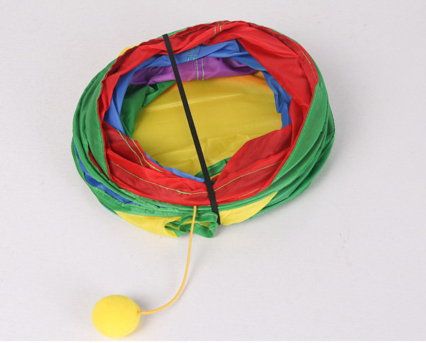 Kolme väljapääsu ja ripatsiga kassitunnel