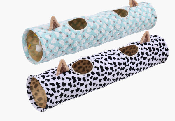 Tunel în jos pentru pisicile care se joacă