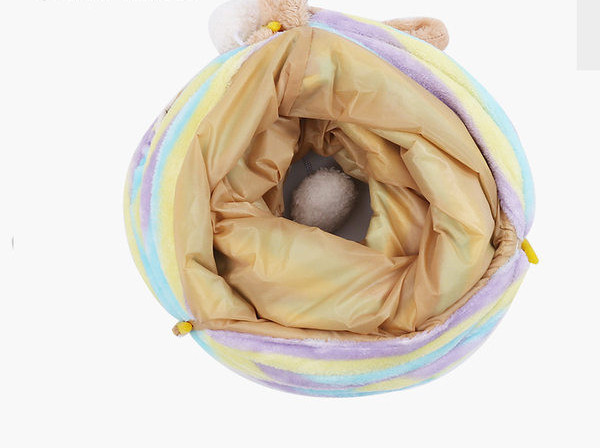 Tunel în jos pentru pisicile care se joacă