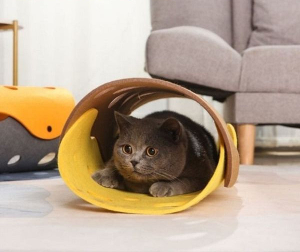 Prefabricated cat tunnel for play