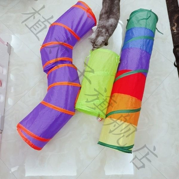 Diferite modele de tuneluri textile pentru pisici de joc