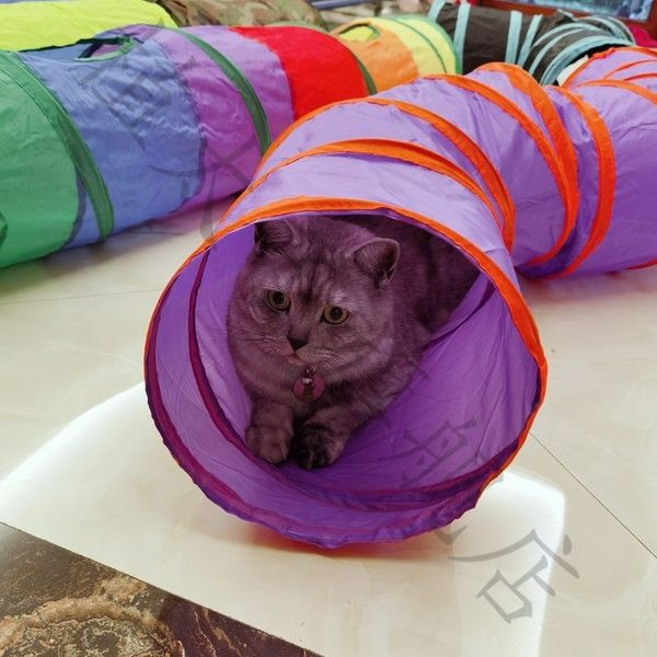 Diferite modele de tuneluri textile pentru pisici de joc