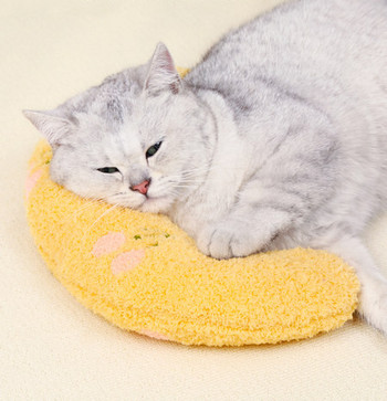 Възглавница за котки с бродерия в няколко цвята