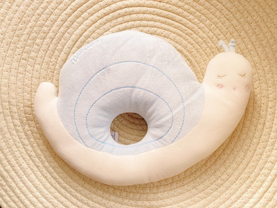 Plišani jastuk za mačke u različitim oblicima