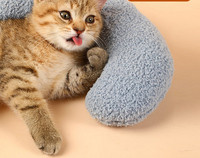 Jastuk s vezom u tri boje