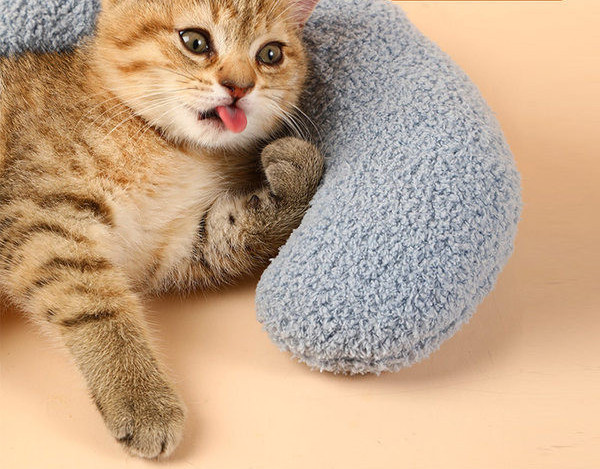 Jastuk s vezom u tri boje