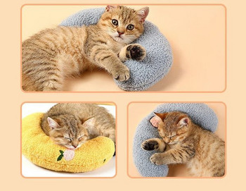 Малка пухена възглавница за котки с бродерия