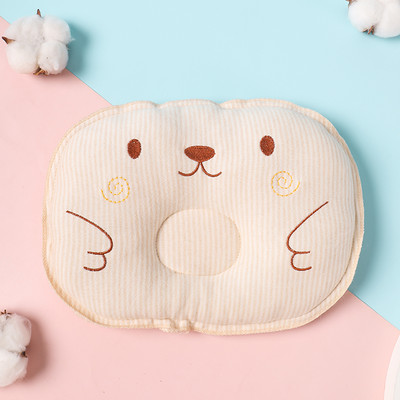 Väike tikandiga kassipadi